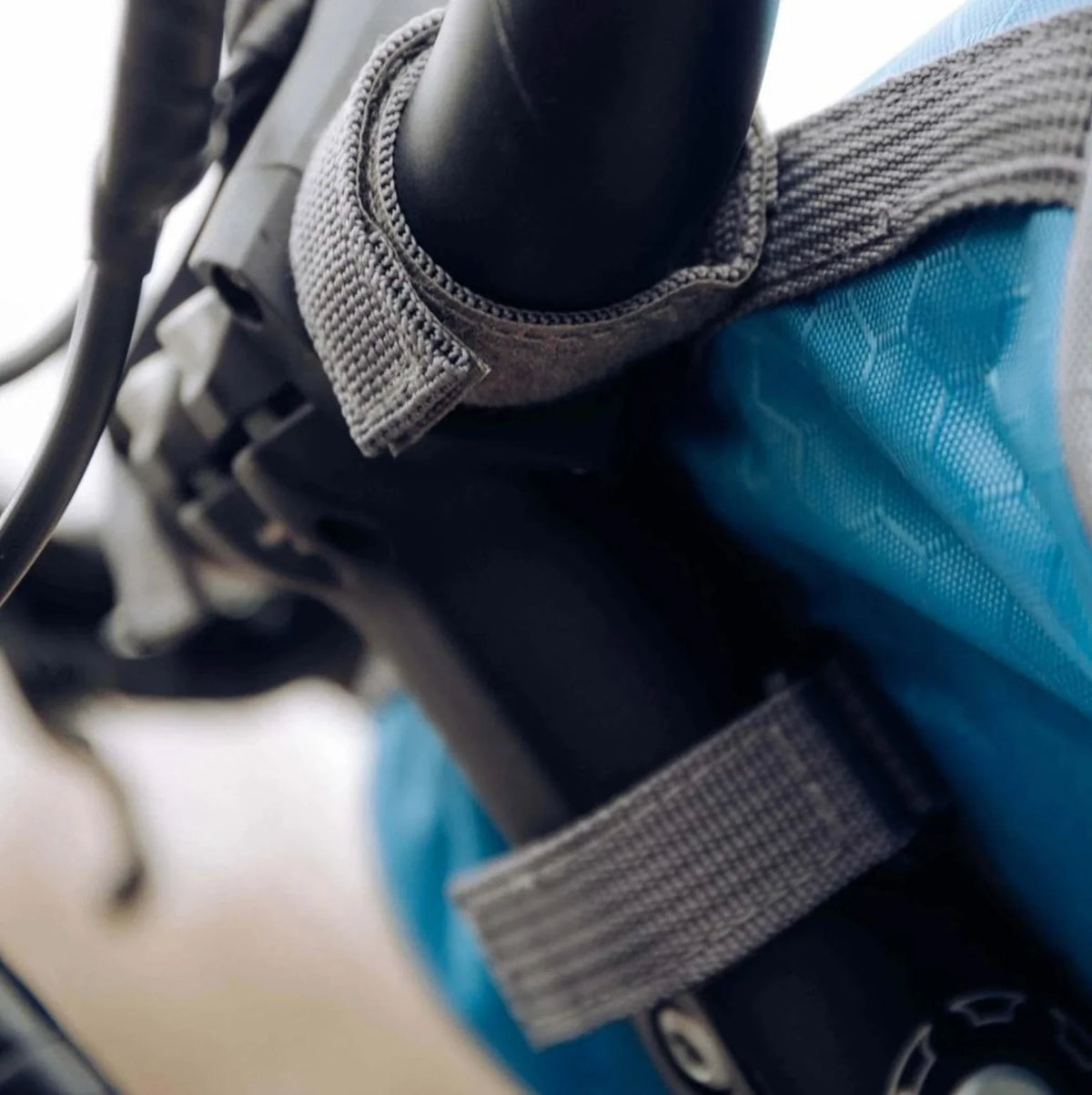 Bicycle Handlebar Bag Touch Phone Window Zippered & Water-Repellent