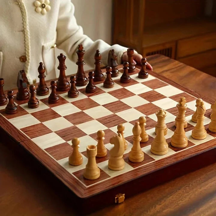 Chess Set Foldable Magnetic Closure Hand-Carved Pieces