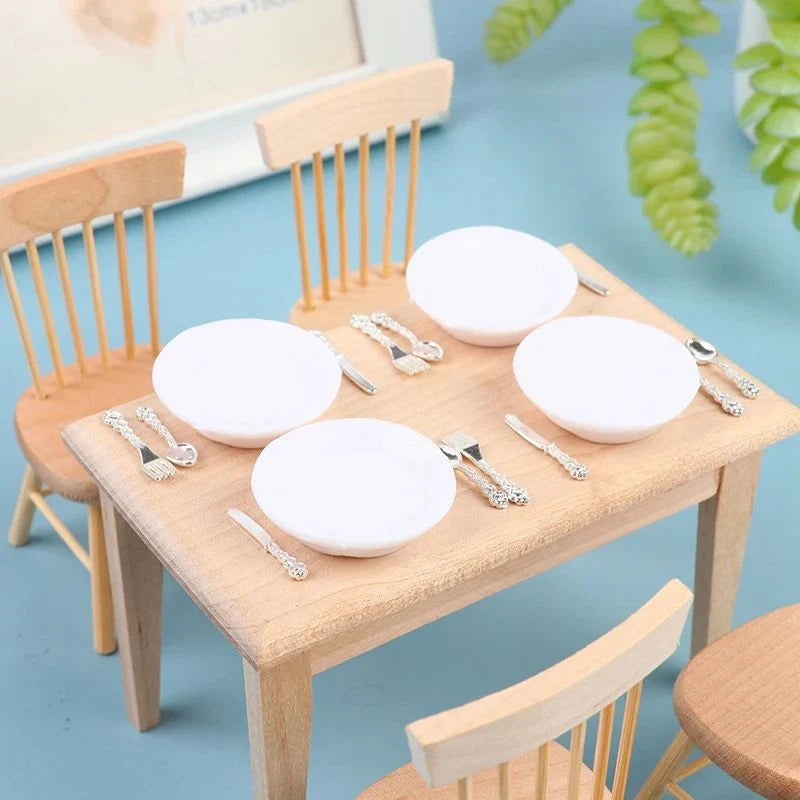 Dollhouse Dinnerware Set 1:12 Scale Set of 4