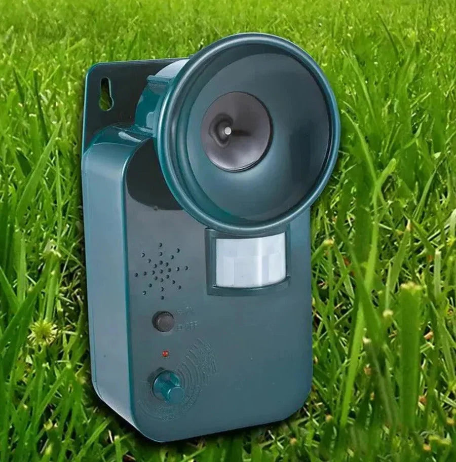 Ultrasonic Animal Repeller Motion-Activated & Flashing Light Weather-Resistant