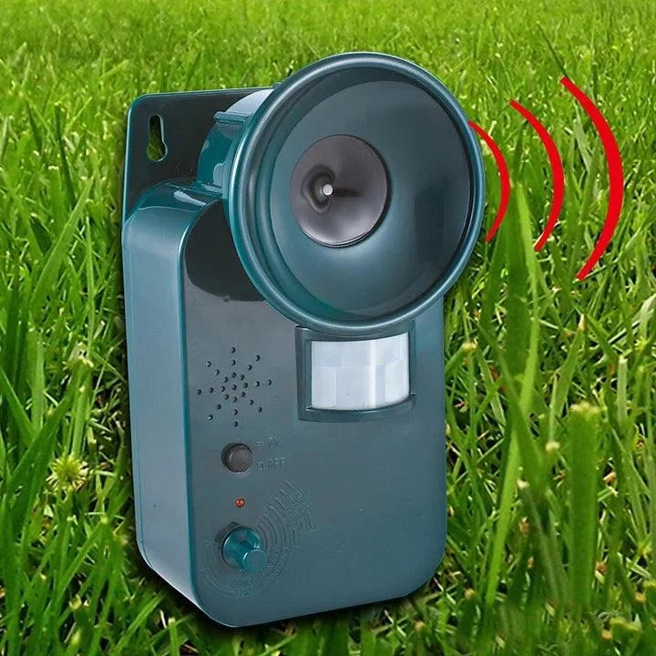 Ultrasonic Animal Repeller Motion-Activated & Flashing Light Weather-Resistant