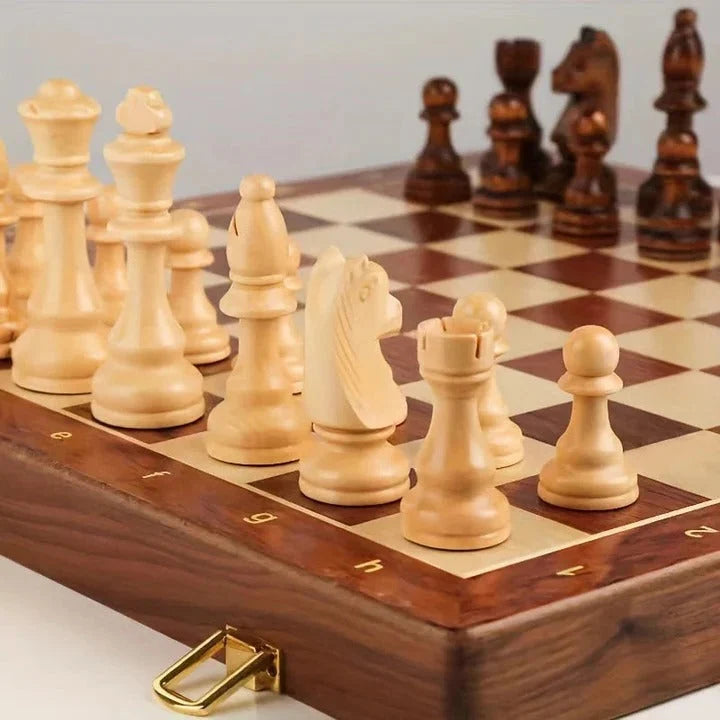 Chess Set Foldable Magnetic Closure Hand-Carved Pieces