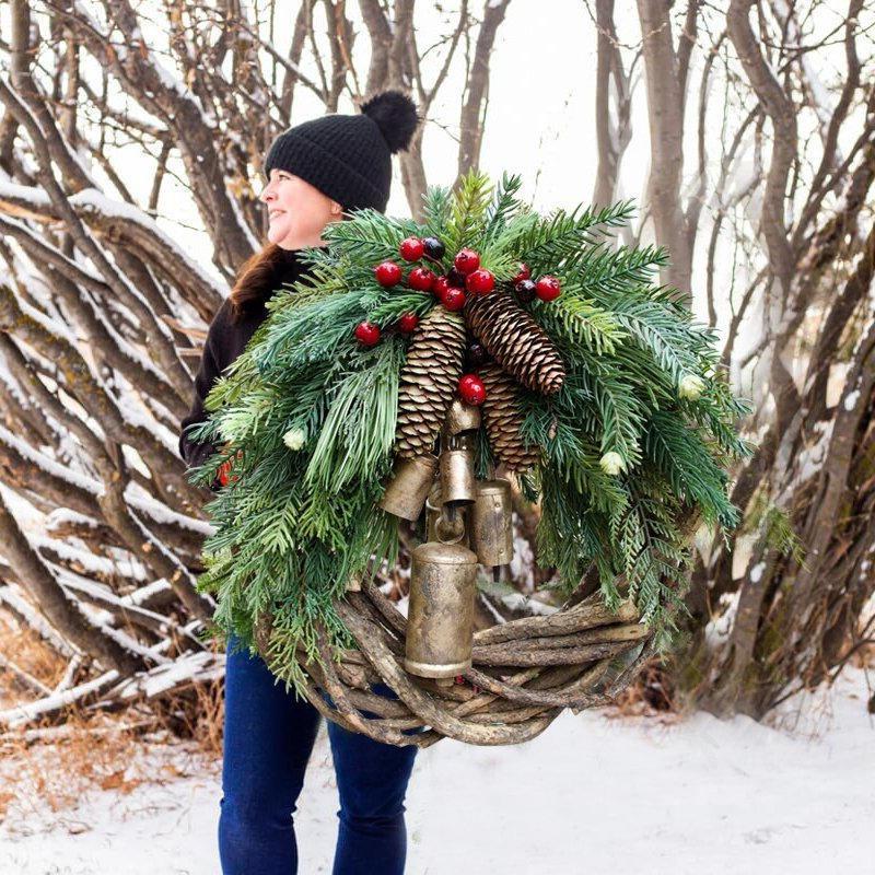 Christmas Wreath Rustic Vine Pinecones Berries & Gold Bells Indoor Outdoor Decor