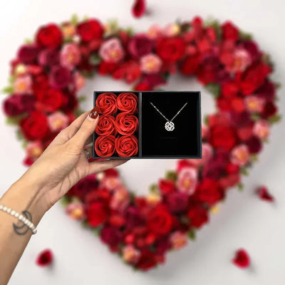 Necklace Four-Heart Clover Adjustable Chain & Eternal Rose Box
