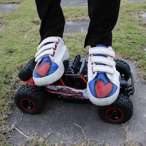 RC Truck 4x4 Off-Road Shockproof Suspension 30-Minute Playtime